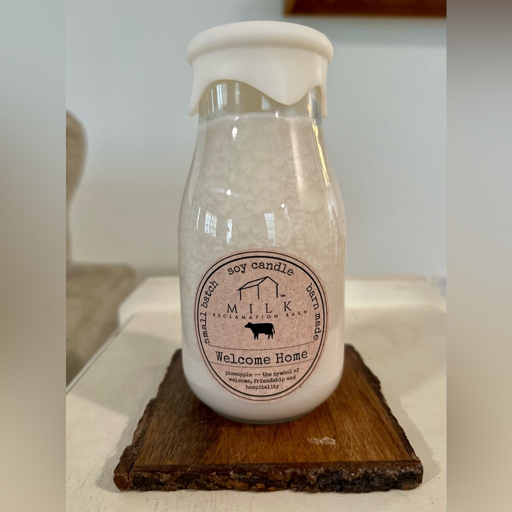 Milk Reclamation Barn Welcome Home (Pineapple Scent) Soy Candle